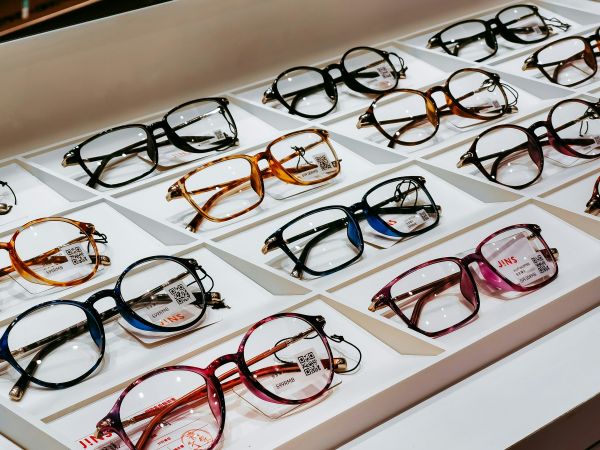 Pourquoi choisir des lunettes Emmanuelle Khanh qui vous ressemblent