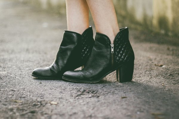 Quelles astuces pour choisir des bottes qui affinent la jambe sans sacrifier le confort?