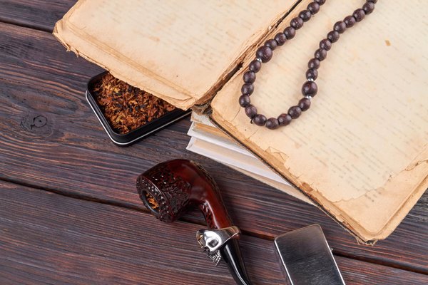 Quels accessoires privilégier pour sublimer une tenue lors d'une cérémonie laïque?